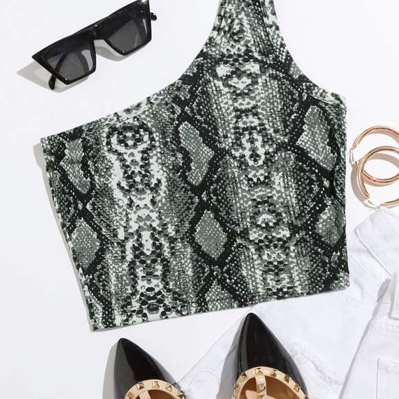 One Shoulder Snakeskin Print Crop Top - Picture 5 of 6
